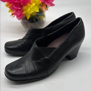 Clarks Everyday Black Heels with Chunky Heel and Ruched Design Size 8 BHE7427C